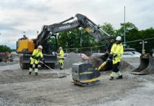 Bezpieczeństwo i styl w pracy – jak wybrać idealną odzież roboczą?