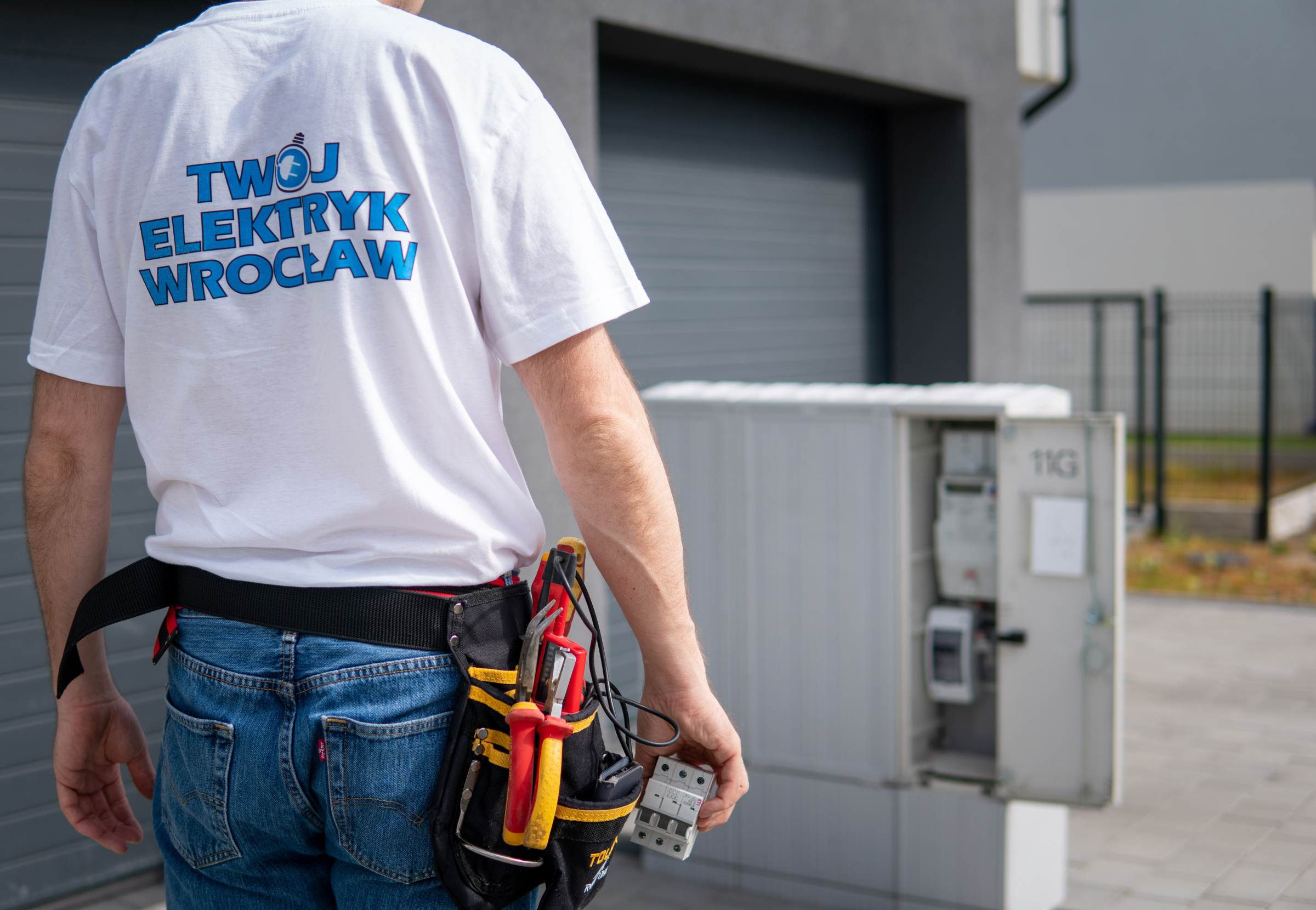 Instalacja elektryczna we Wrocławiu – kiedy warto postawić na modernizację, pomiary i fachowy odbiór prac
